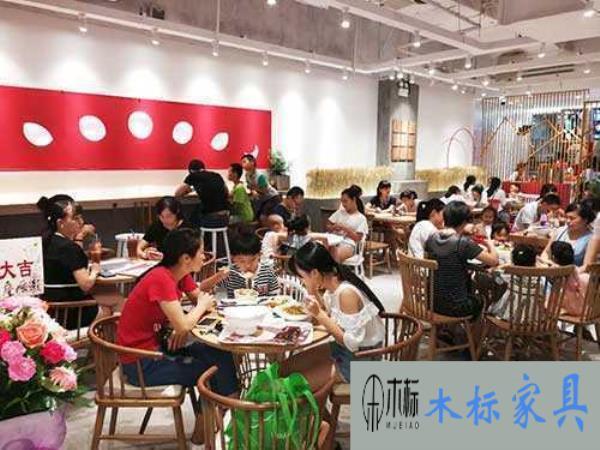 西餐廳設(shè)計裝修需要桌椅搭配嗎？
